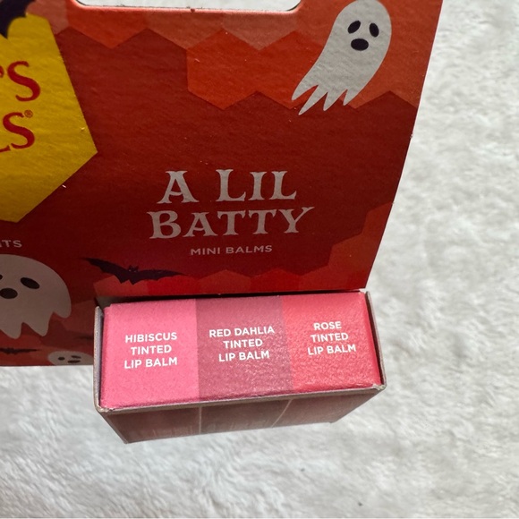 Burt’s Bees A lil Batty Mini Tinted Lip Balm Rose Hibiscus Red Dahlia - Picture 6 of 10